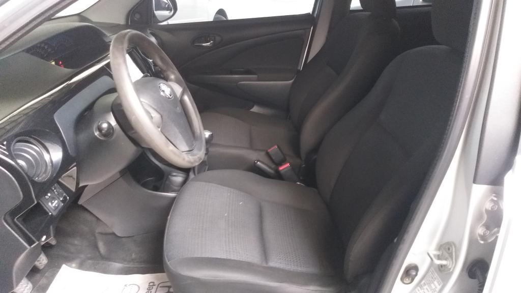 TOYOTA Etios Hatch - Foto