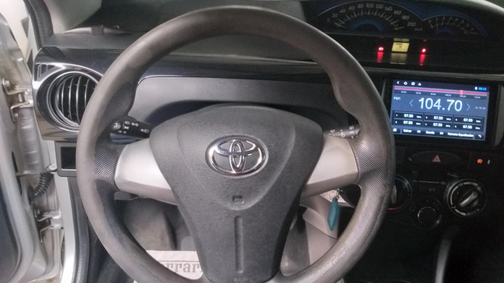 TOYOTA Etios Hatch - Foto