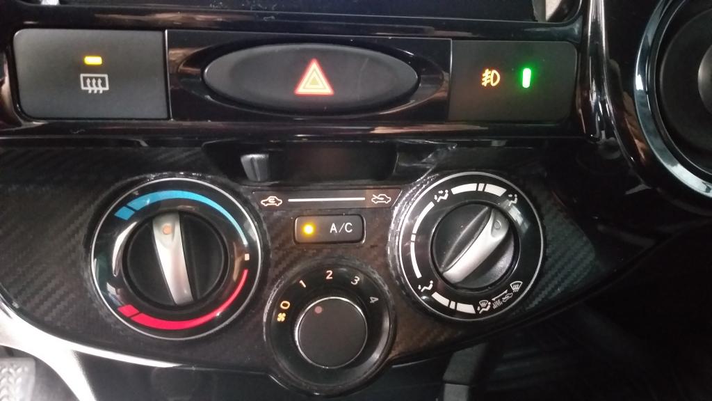 TOYOTA Etios Hatch - Foto