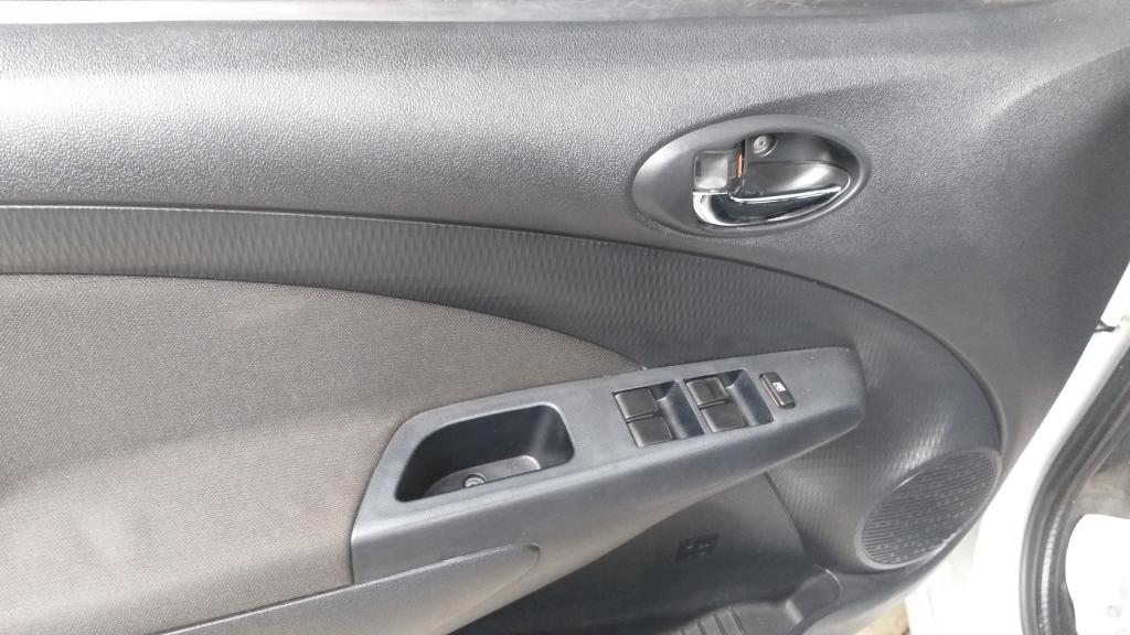 TOYOTA Etios Hatch - Foto