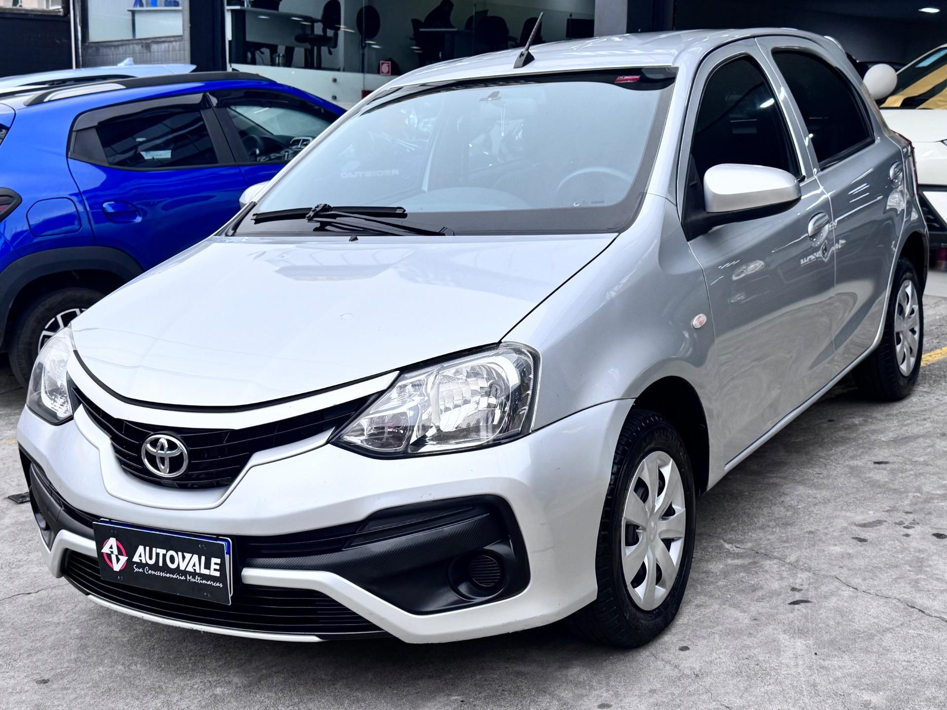 TOYOTA Etios Hatch - Foto