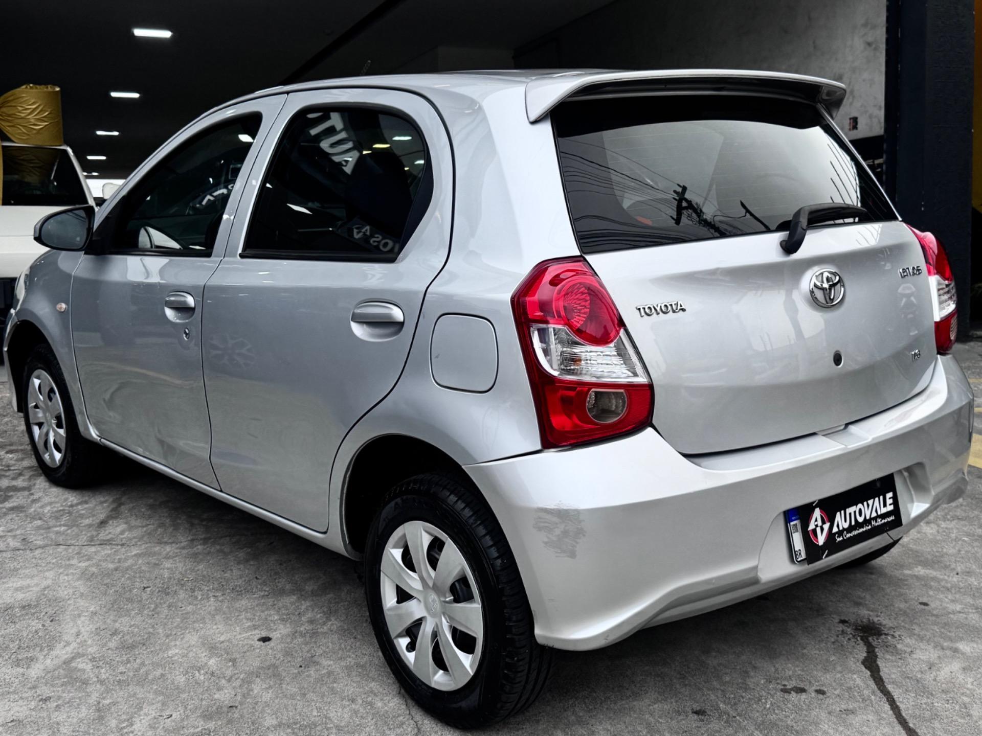 TOYOTA Etios Hatch - Foto