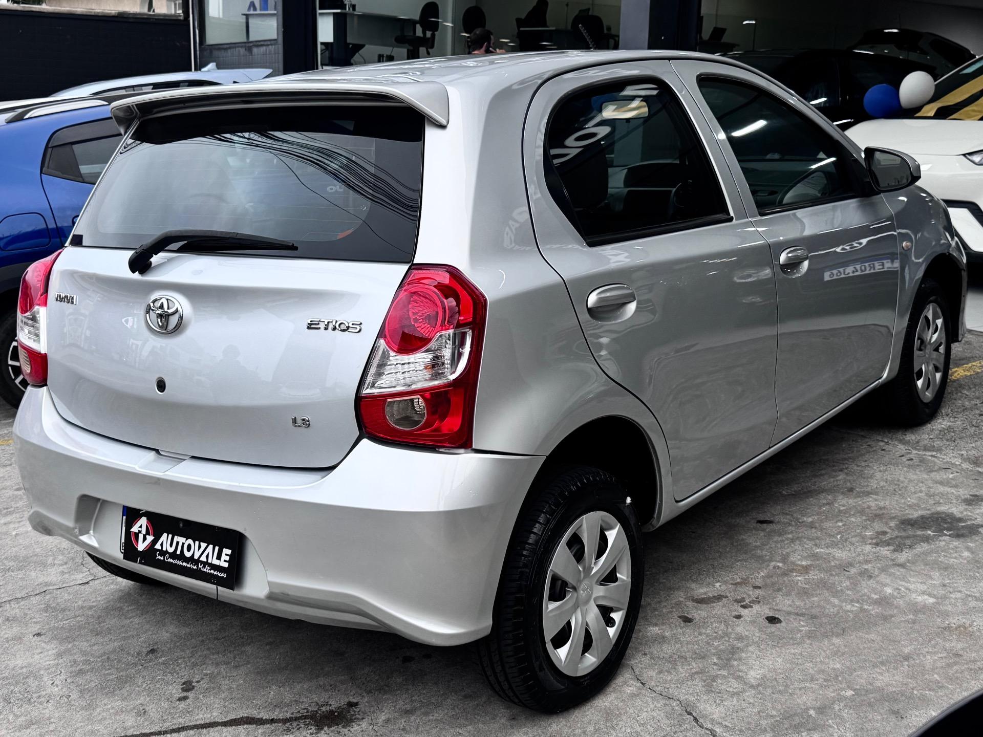 TOYOTA Etios Hatch - Foto