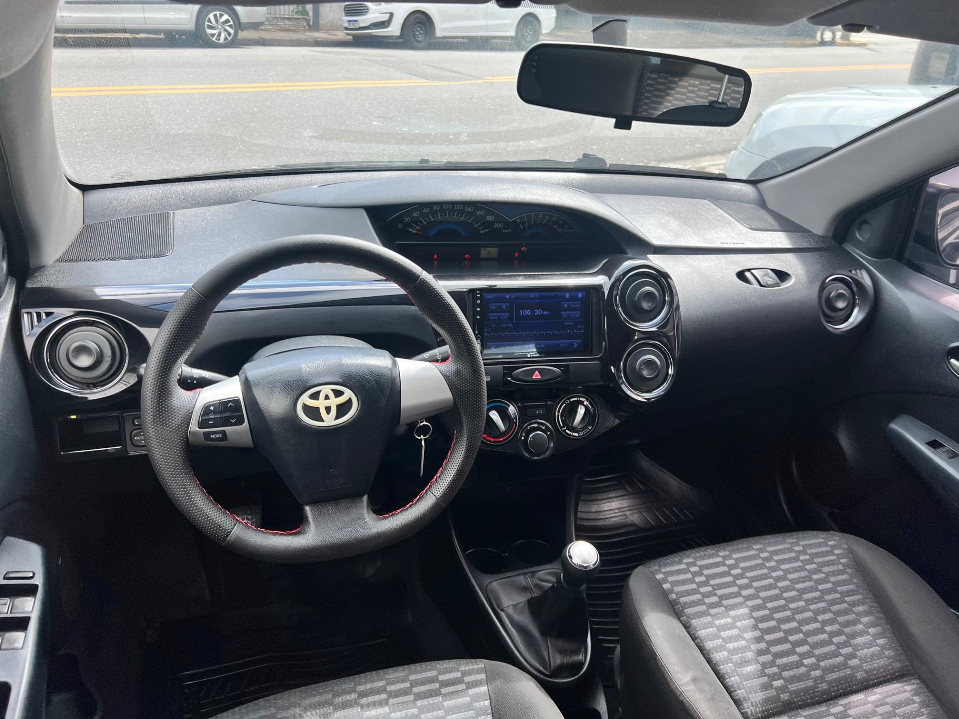 TOYOTA Etios Sedan - Foto