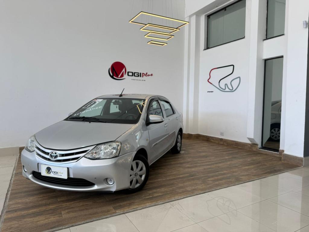 TOYOTA Etios Sedan - Foto