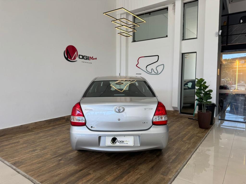 TOYOTA Etios Sedan - Foto