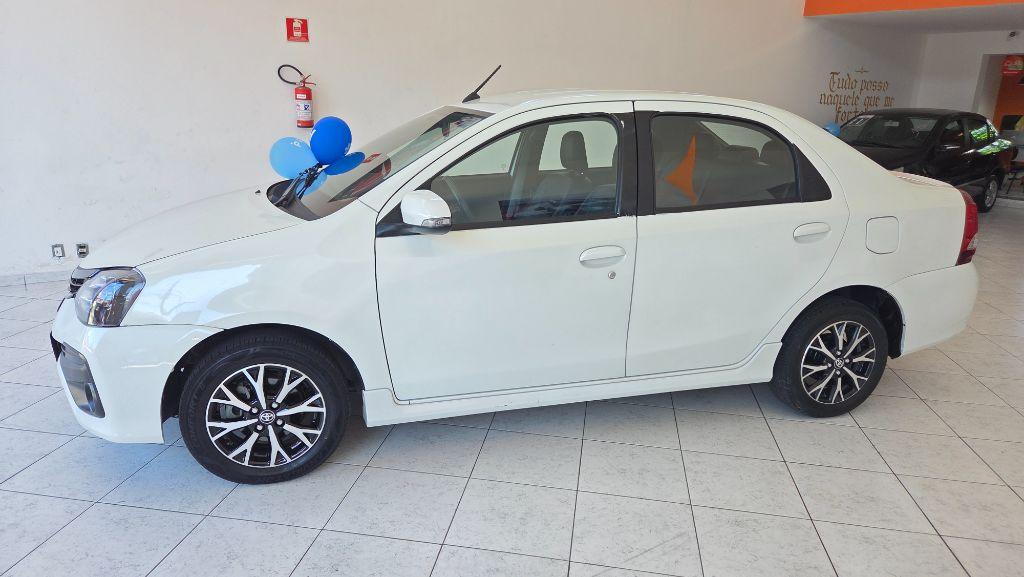 TOYOTA Etios Sedan - Foto