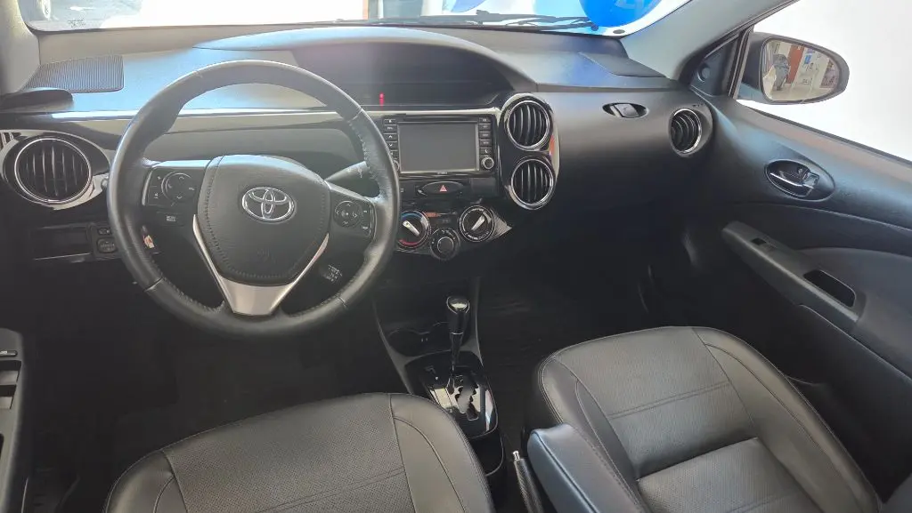 TOYOTA Etios Sedan - Foto