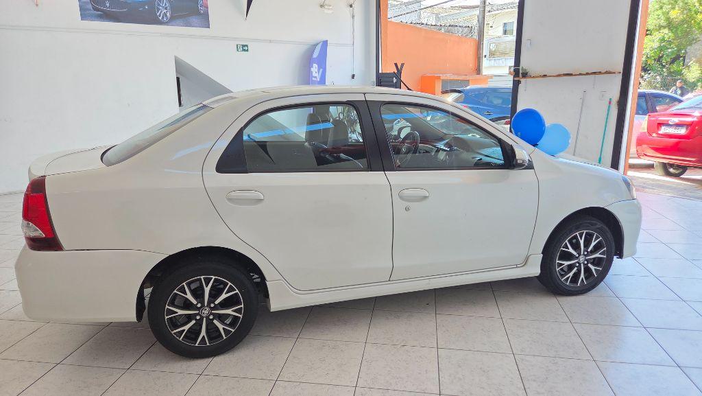TOYOTA Etios Sedan - Foto