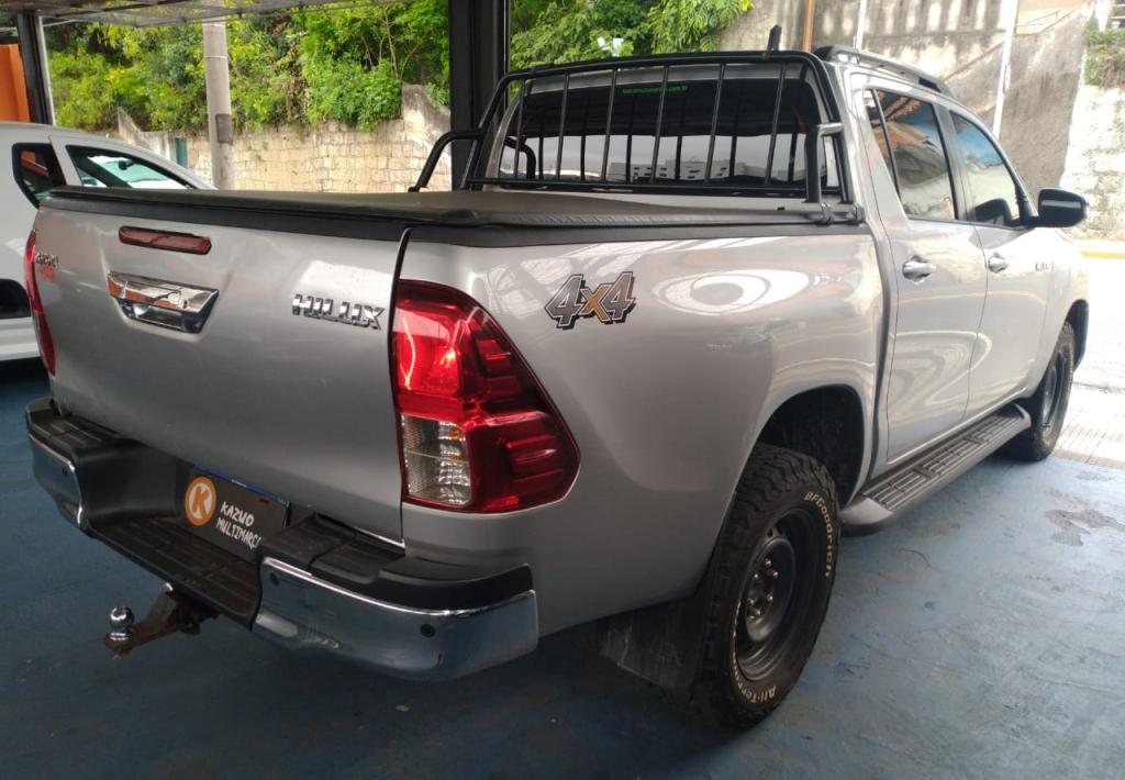 TOYOTA Hilux Caminhonete - Miniatura