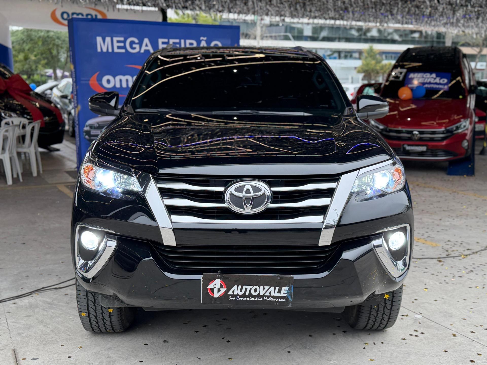 TOYOTA Hilux SW4 - Foto