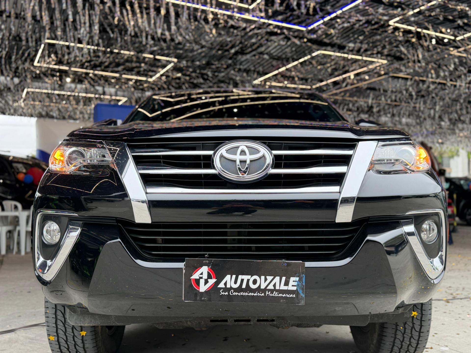 TOYOTA Hilux SW4 - Foto