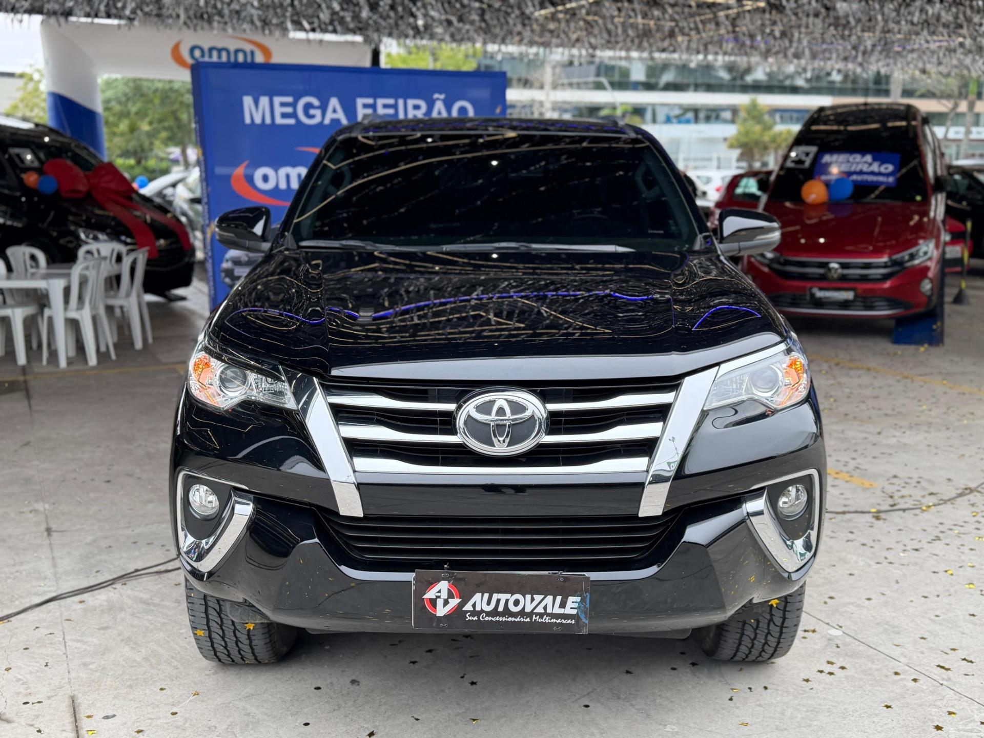 TOYOTA Hilux SW4 - Foto