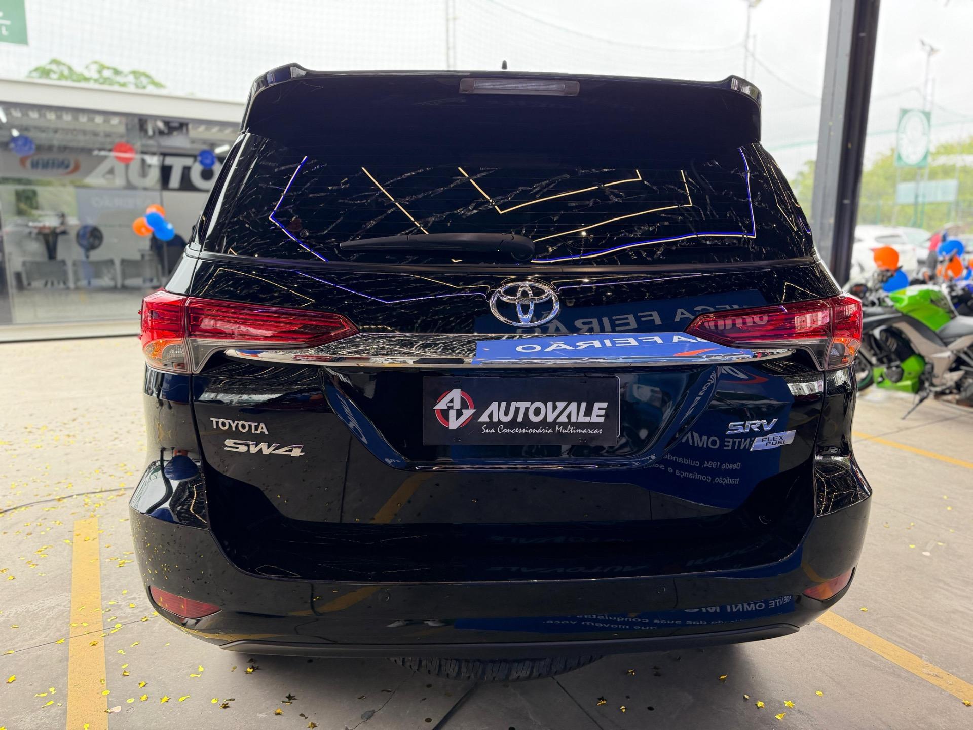 TOYOTA Hilux SW4 - Foto