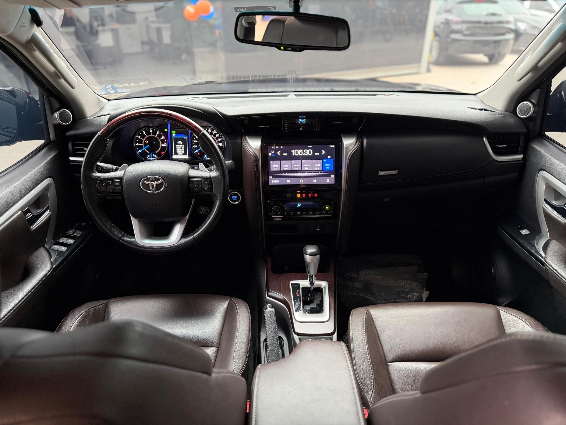 TOYOTA Hilux SW4 - Foto