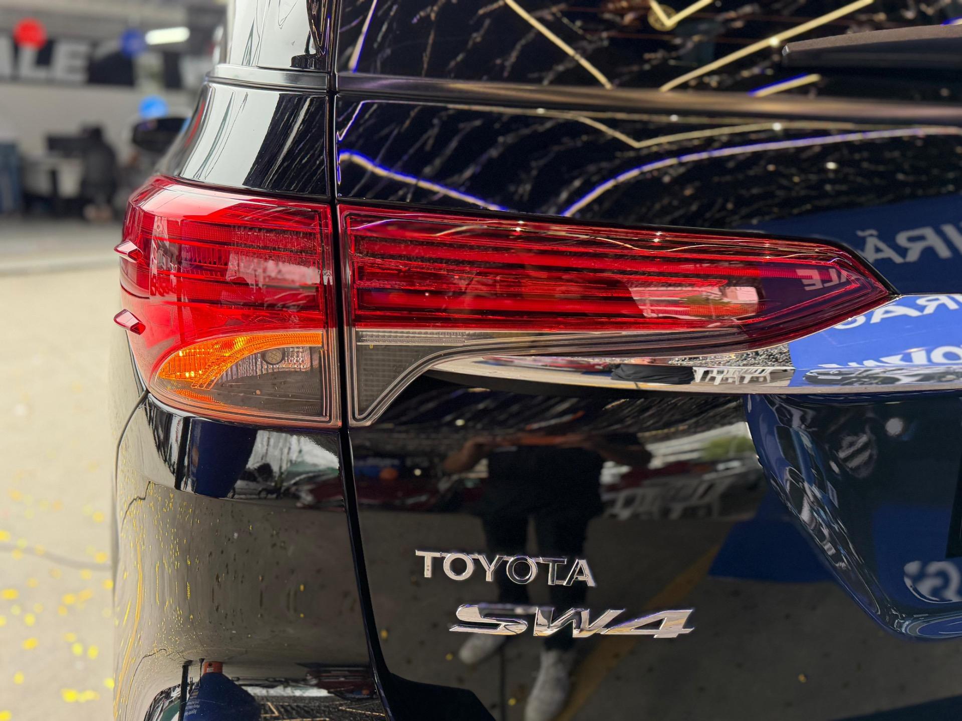 TOYOTA Hilux SW4 - Foto