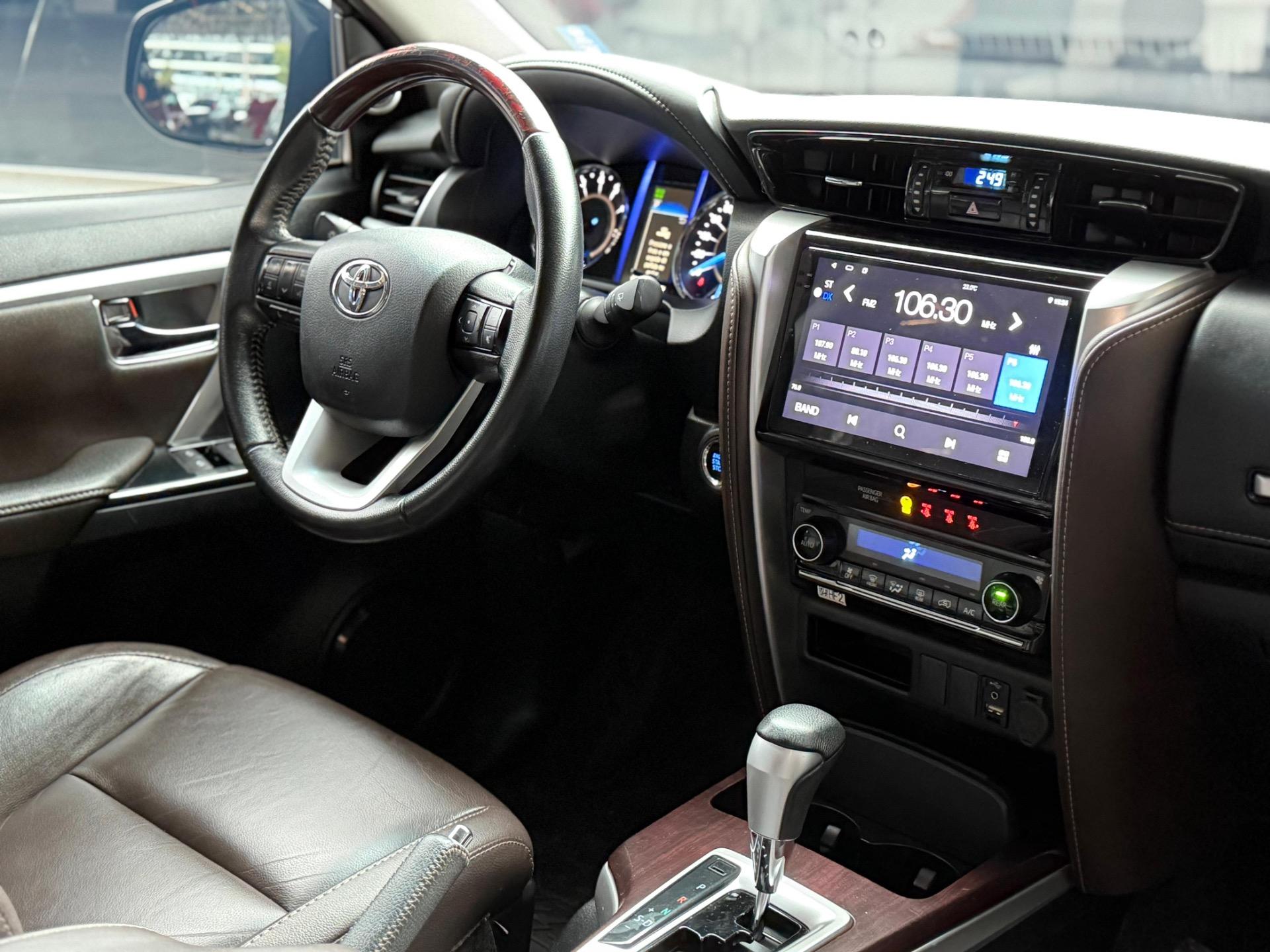 TOYOTA Hilux SW4 - Foto