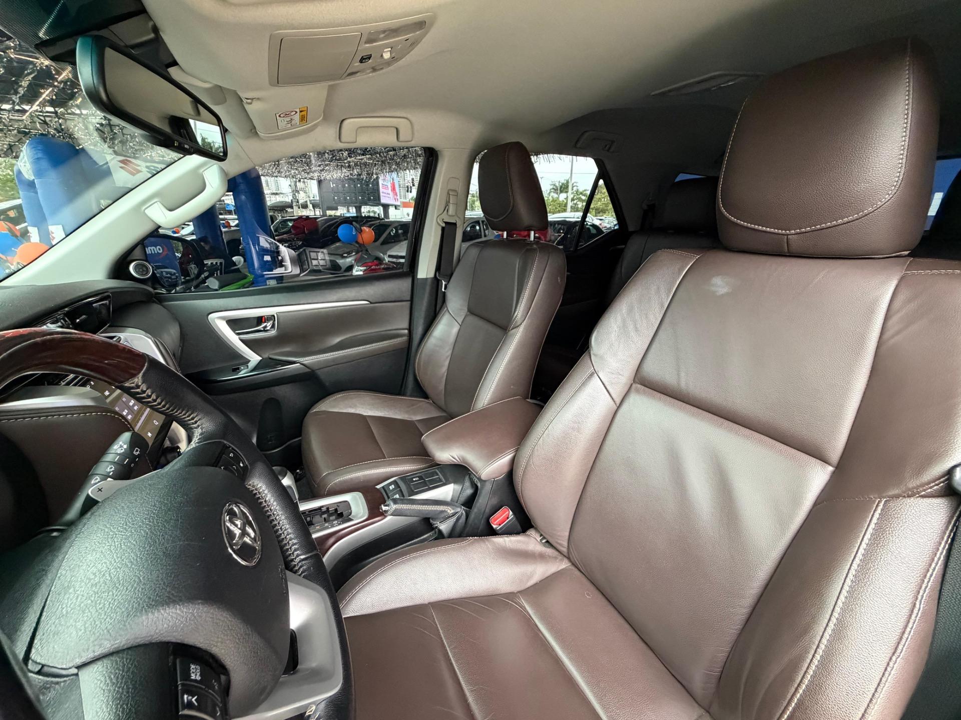 TOYOTA Hilux SW4 - Foto