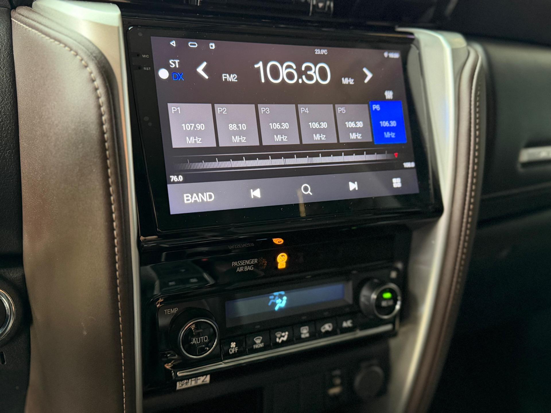 TOYOTA Hilux SW4 - Foto