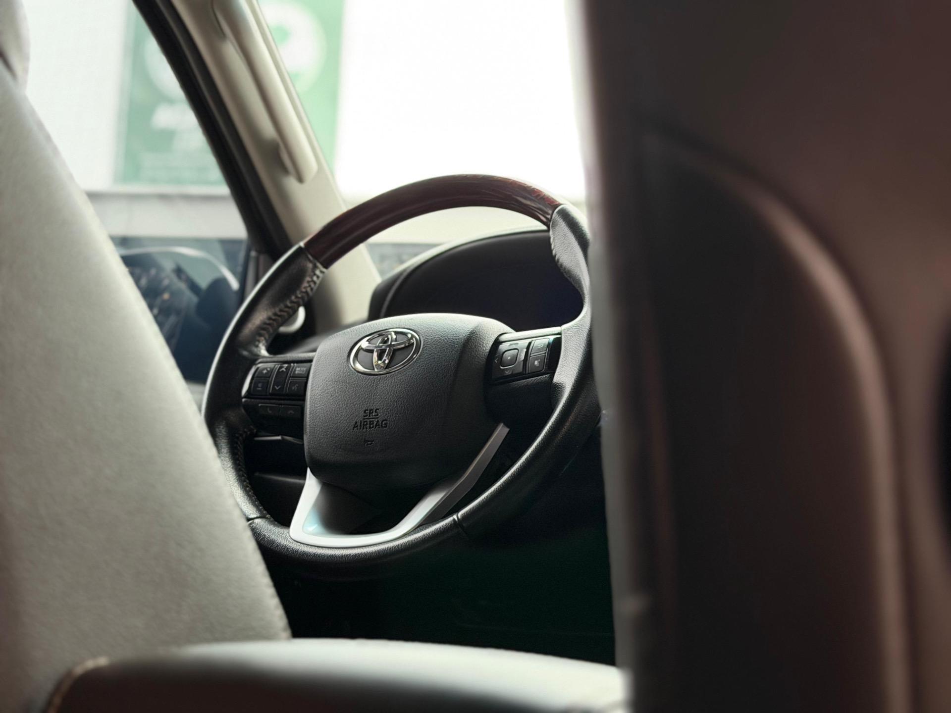 TOYOTA Hilux SW4 - Foto