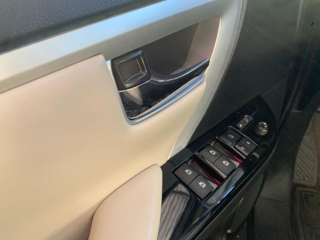 TOYOTA Hilux SW4 - Foto