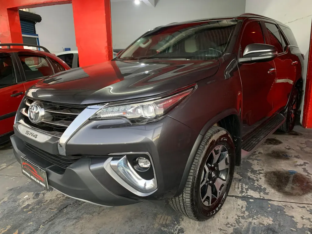 TOYOTA Hilux SW4 - Foto