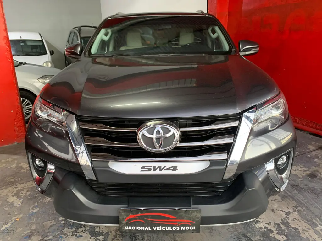 TOYOTA Hilux SW4 - Foto