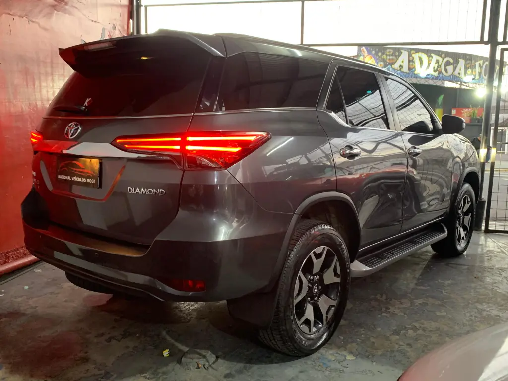 TOYOTA Hilux SW4 - Foto