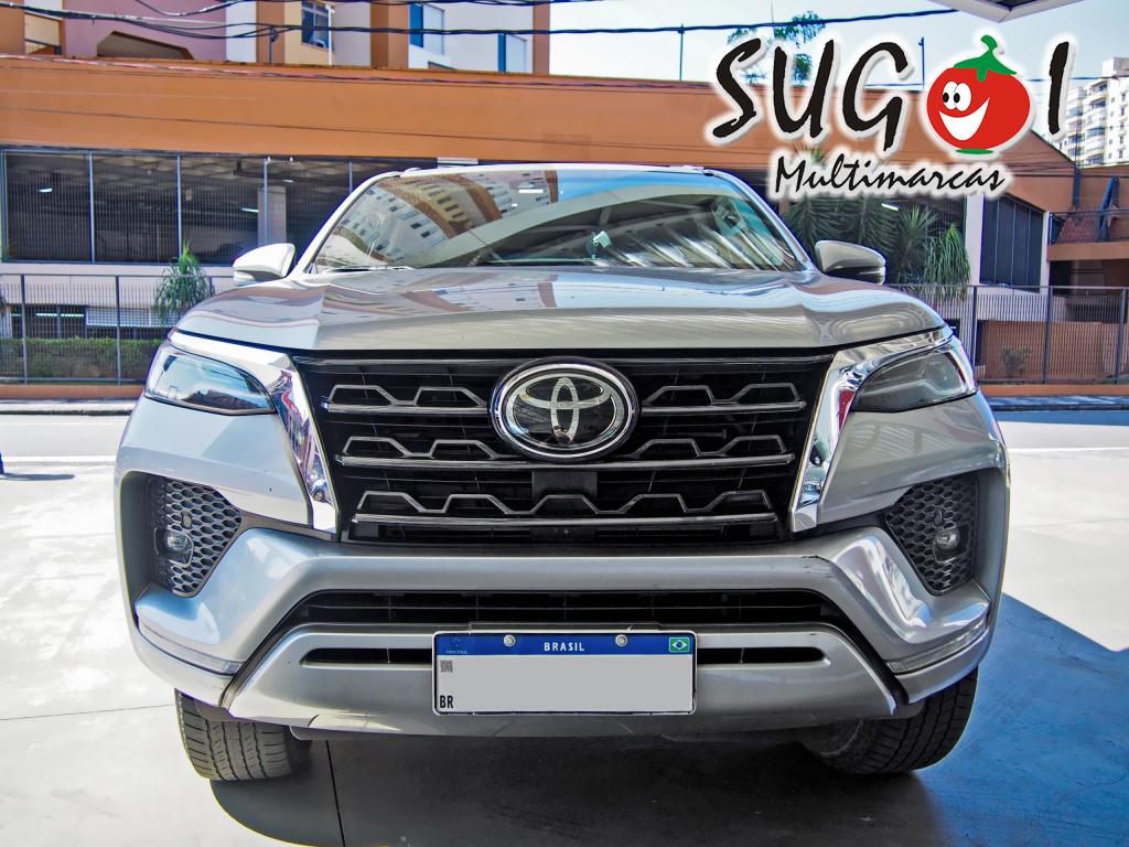 TOYOTA Hilux SW4 - Foto