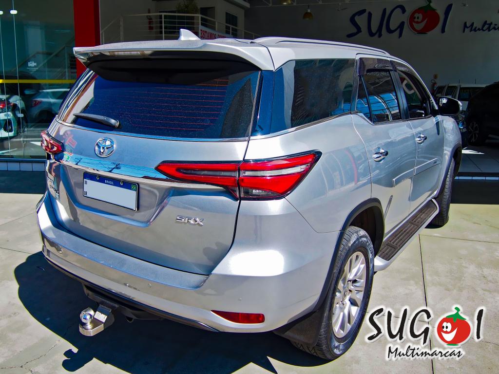 TOYOTA Hilux SW4 - Foto