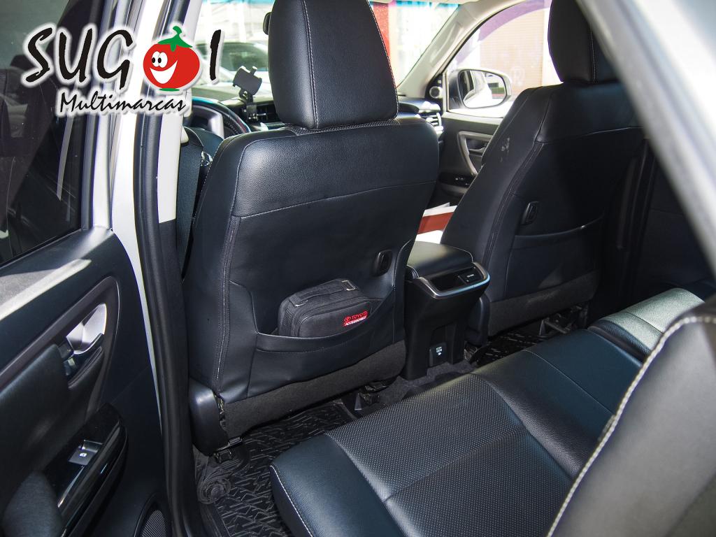 TOYOTA Hilux SW4 - Foto
