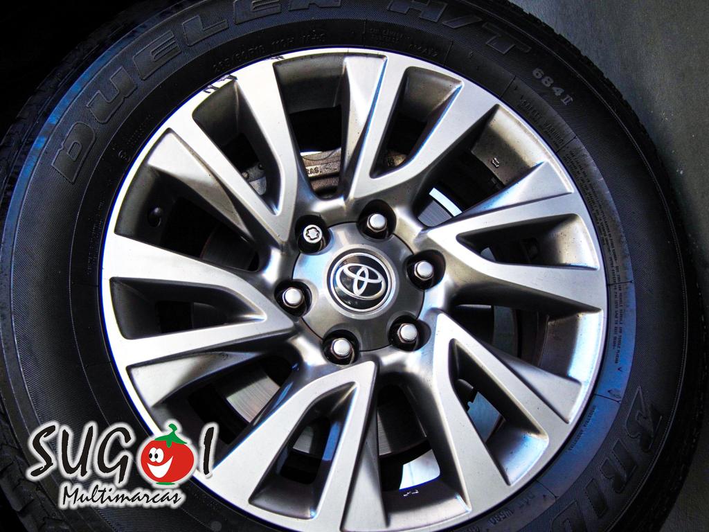 TOYOTA Hilux SW4 - Foto