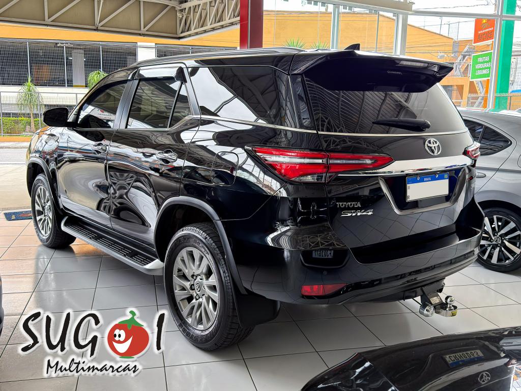 TOYOTA Hilux SW4 - Foto