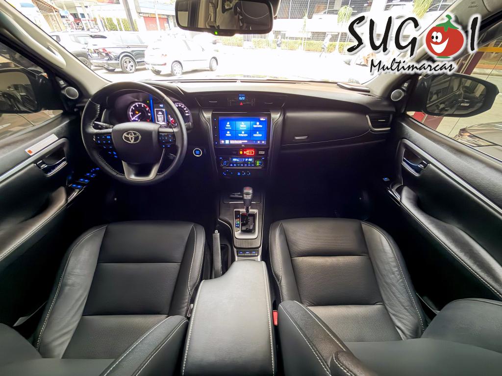 TOYOTA Hilux SW4 - Foto