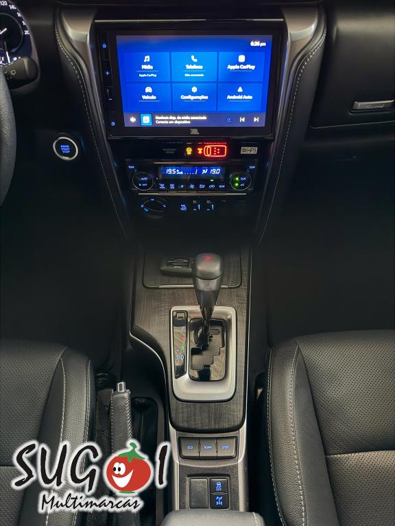 TOYOTA Hilux SW4 - Foto