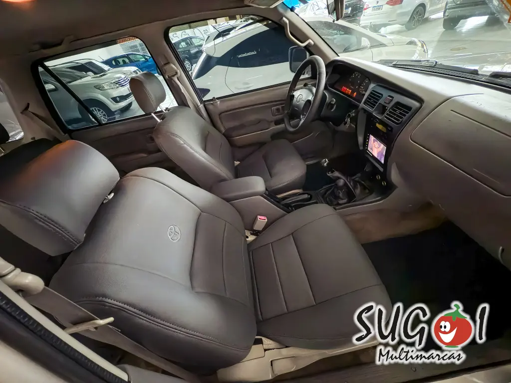 TOYOTA Hilux SW4 - Foto