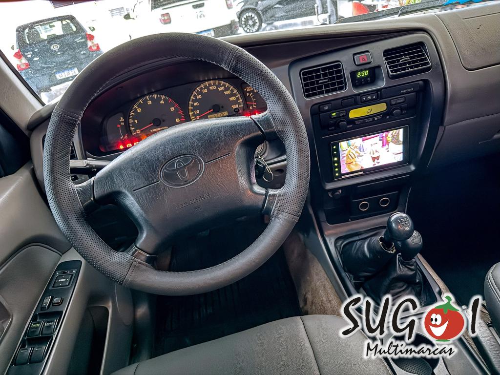 TOYOTA Hilux SW4 - Foto