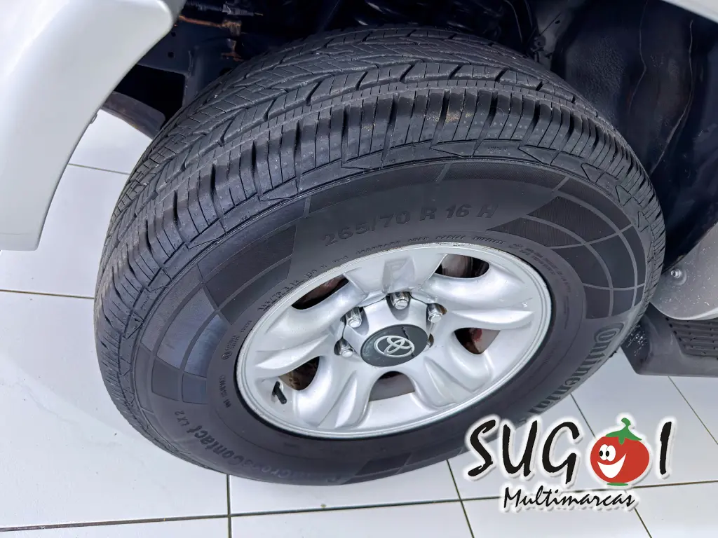 TOYOTA Hilux SW4 - Foto