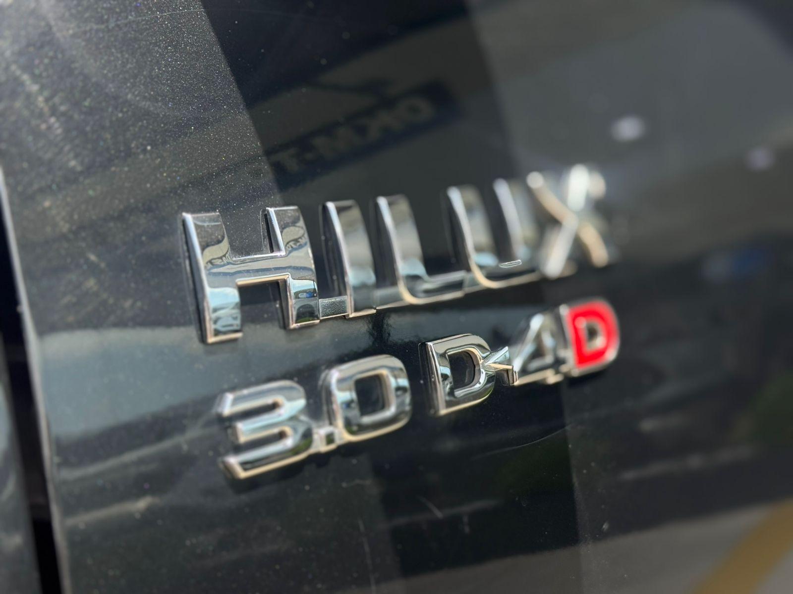 TOYOTA Hilux SW4 - Foto