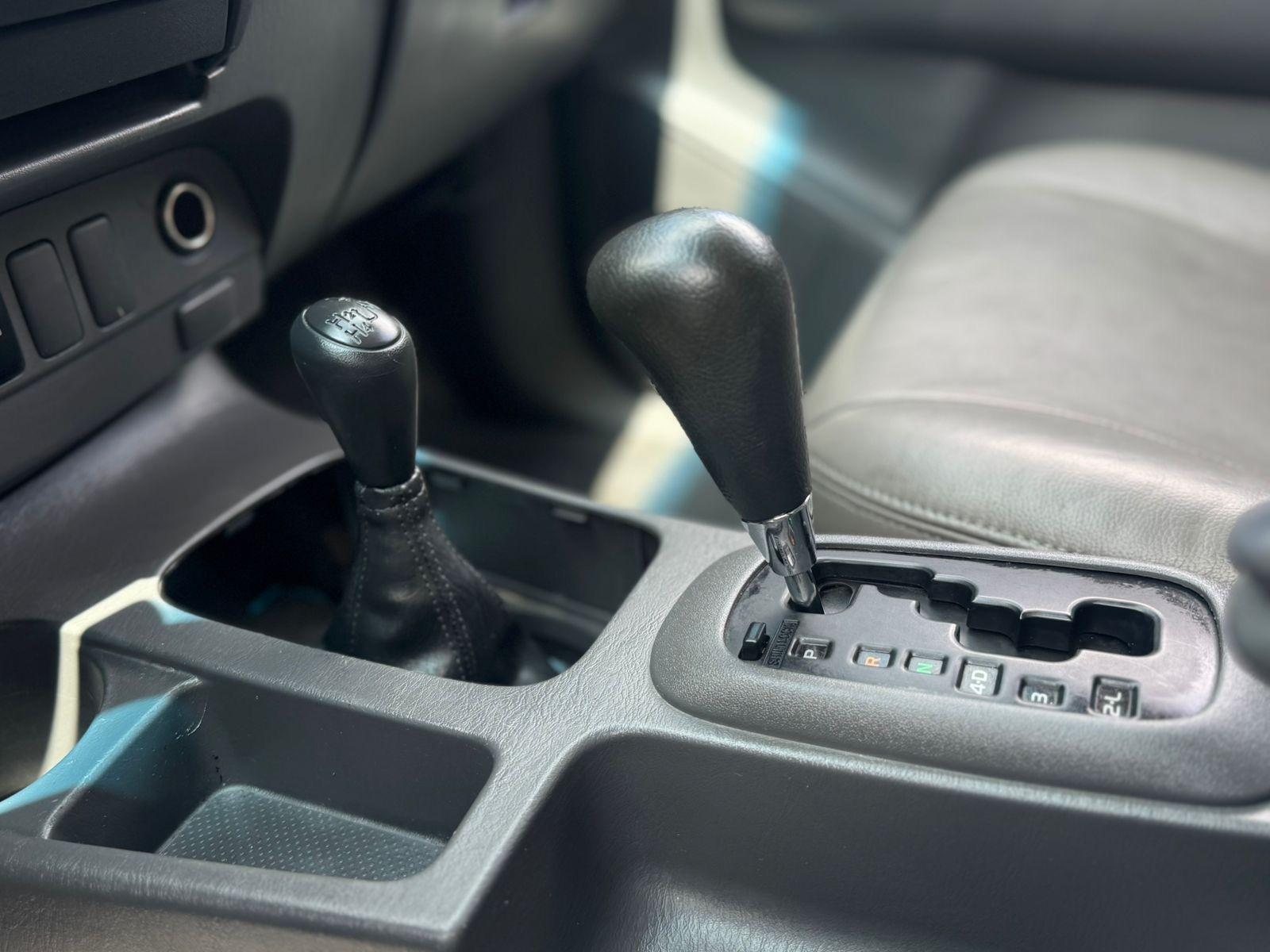 TOYOTA Hilux SW4 - Foto