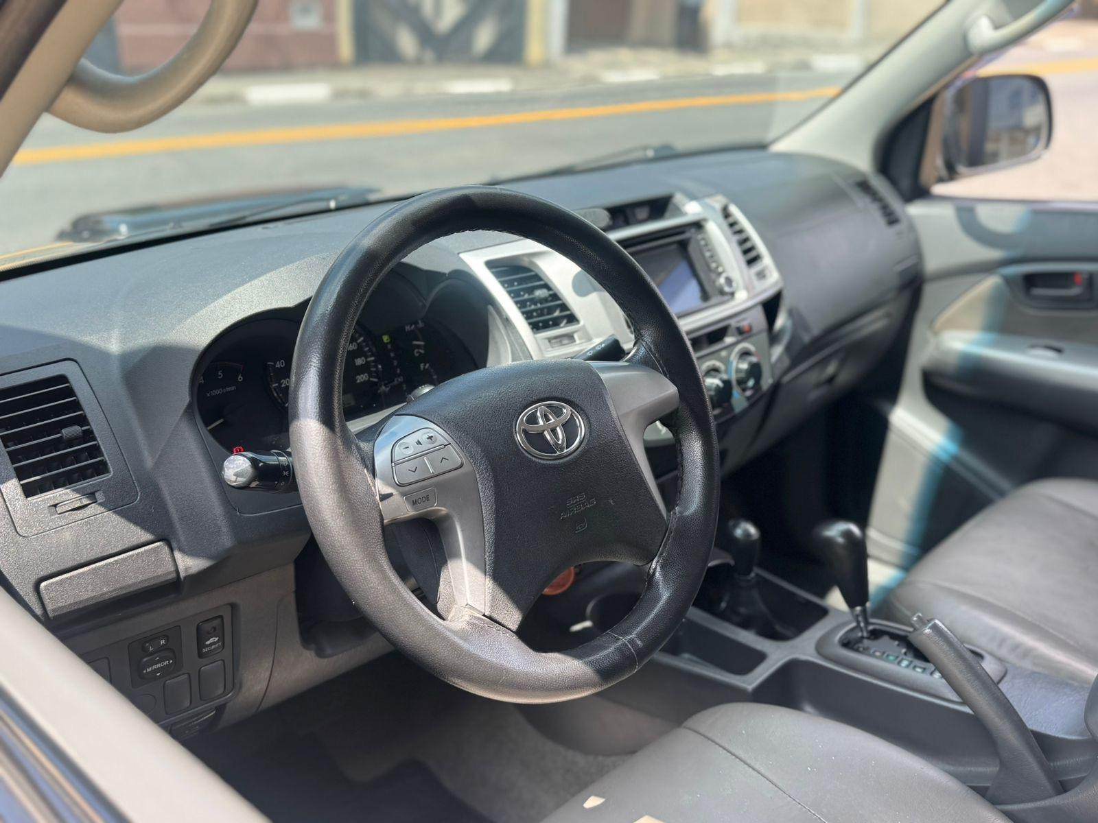 TOYOTA Hilux SW4 - Foto