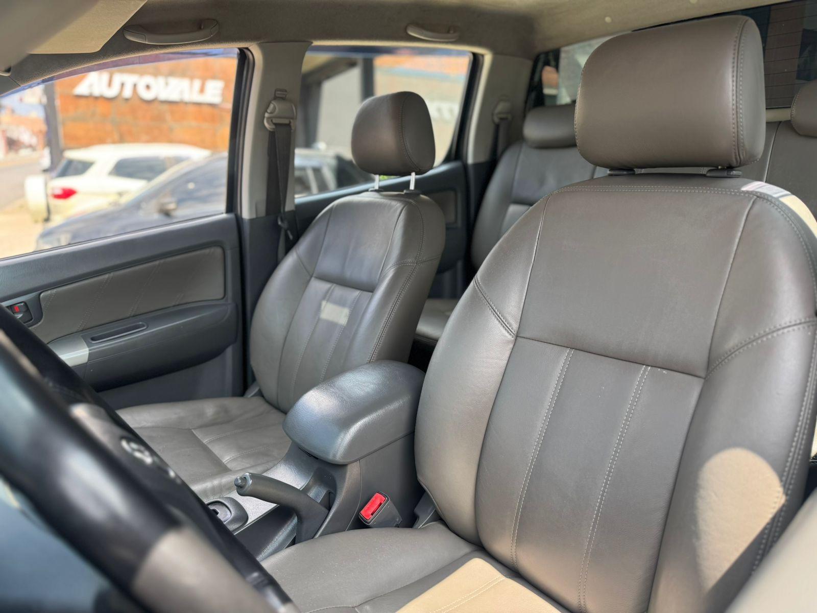 TOYOTA Hilux SW4 - Foto