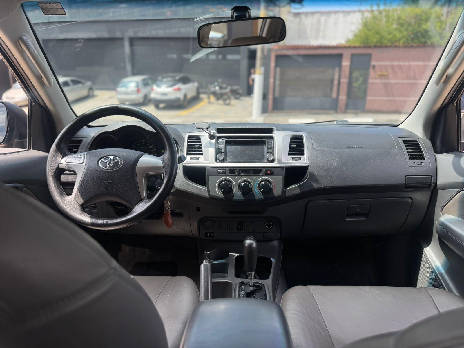 TOYOTA Hilux SW4 - Foto