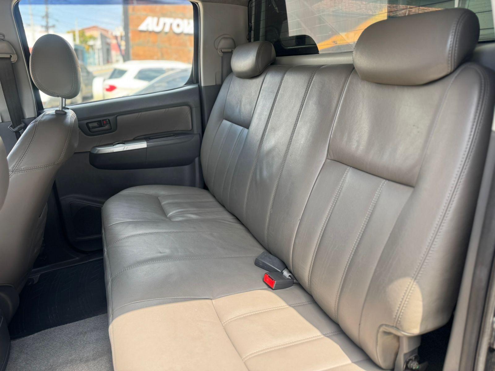 TOYOTA Hilux SW4 - Foto