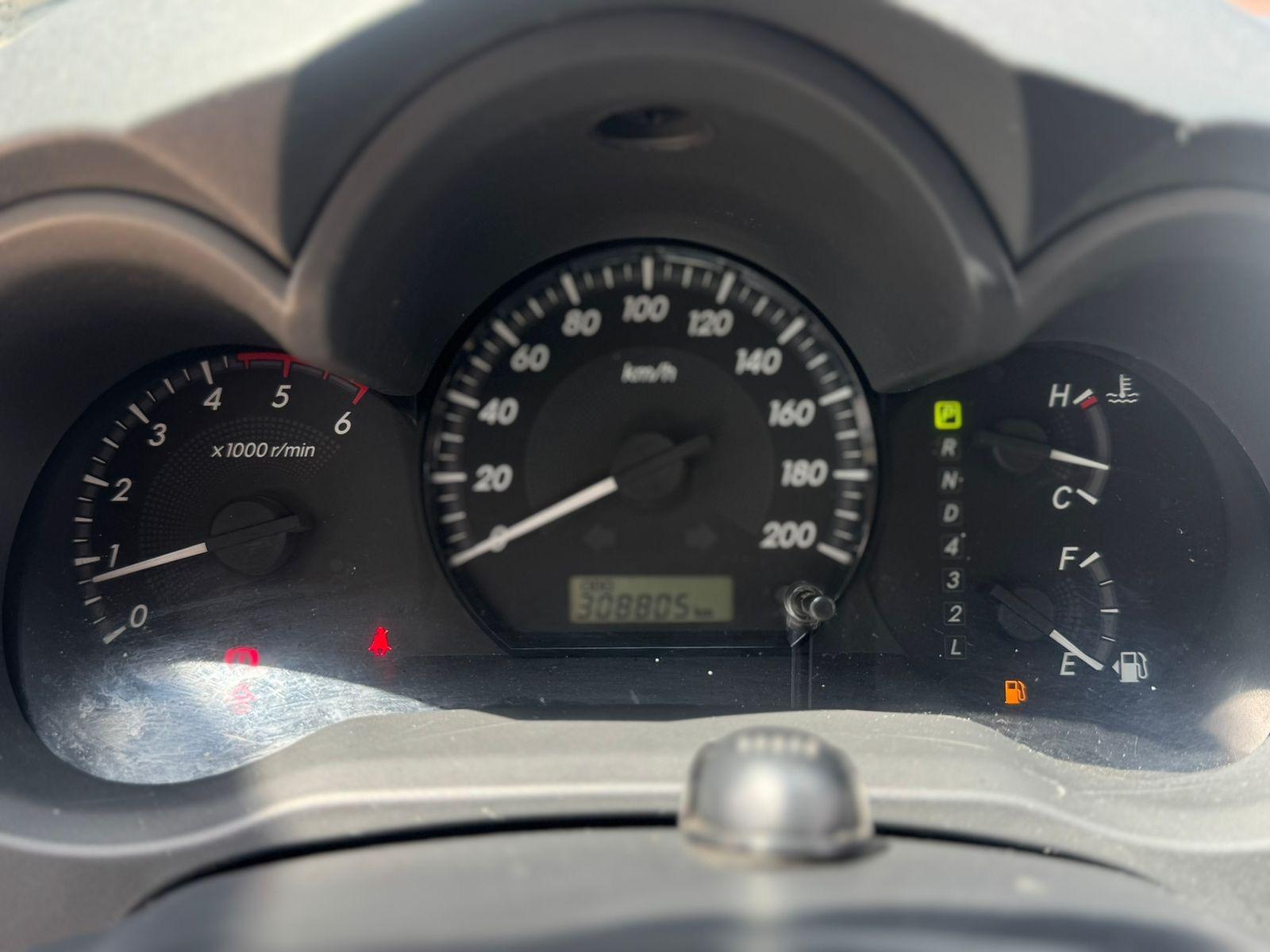 TOYOTA Hilux SW4 - Foto