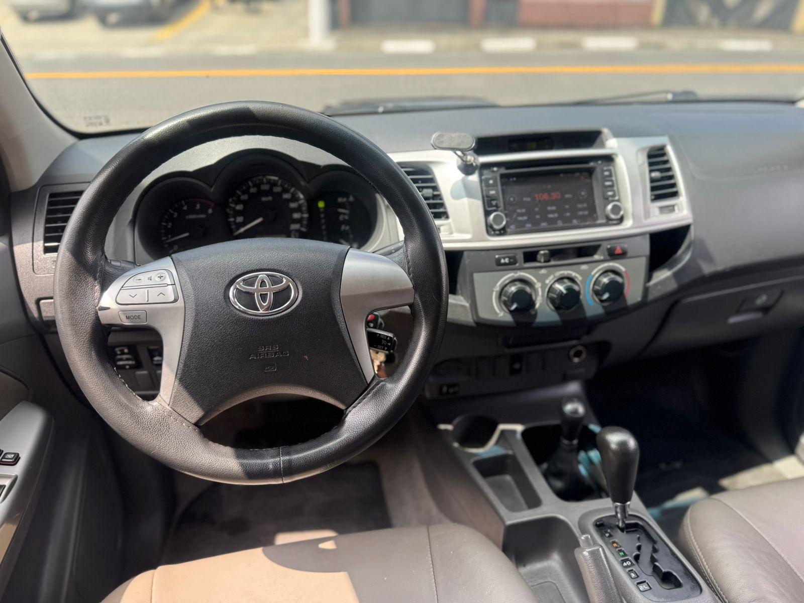TOYOTA Hilux SW4 - Foto