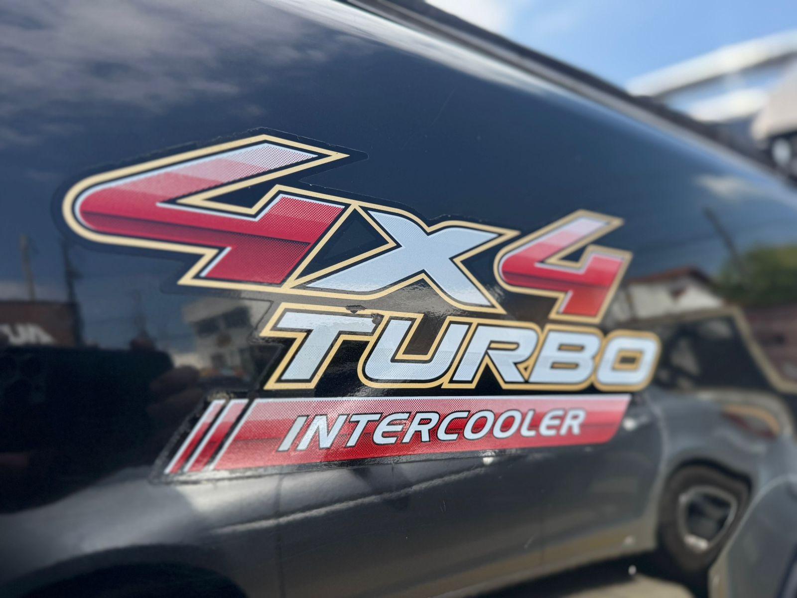 TOYOTA Hilux SW4 - Foto