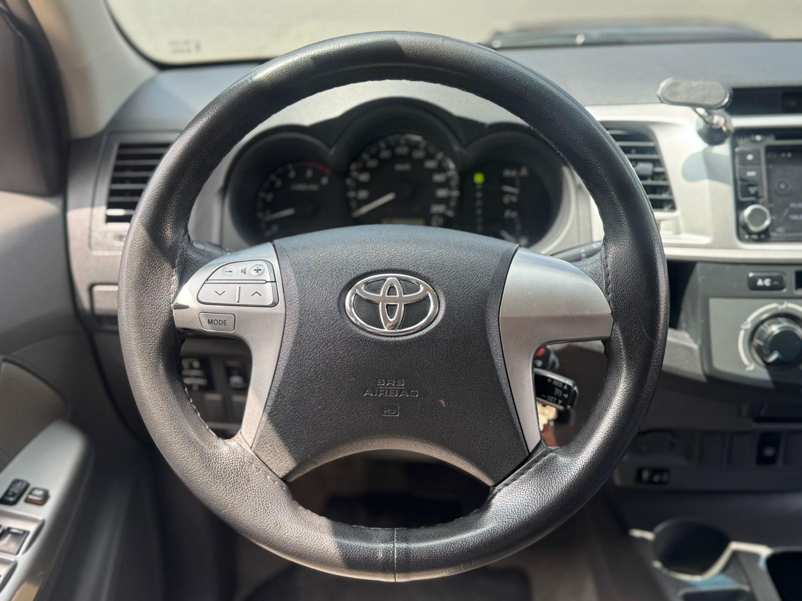 TOYOTA Hilux SW4 - Foto