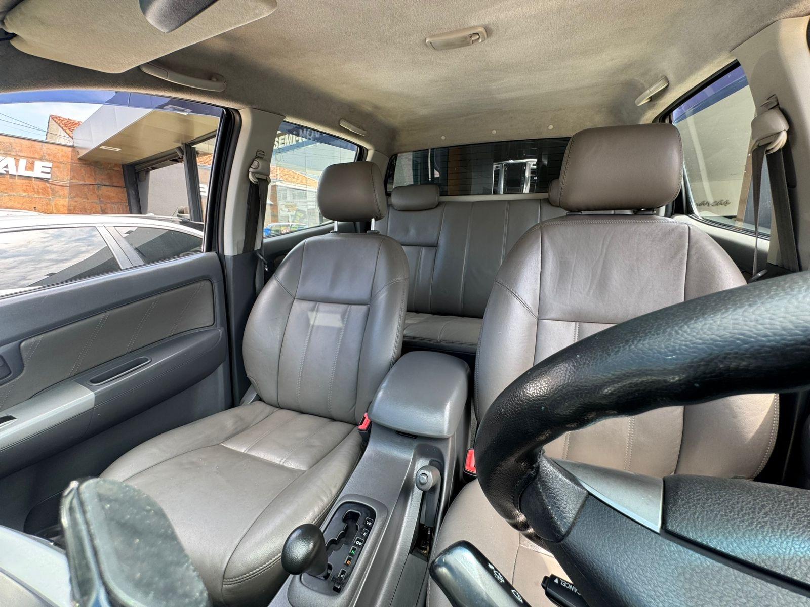 TOYOTA Hilux SW4 - Foto