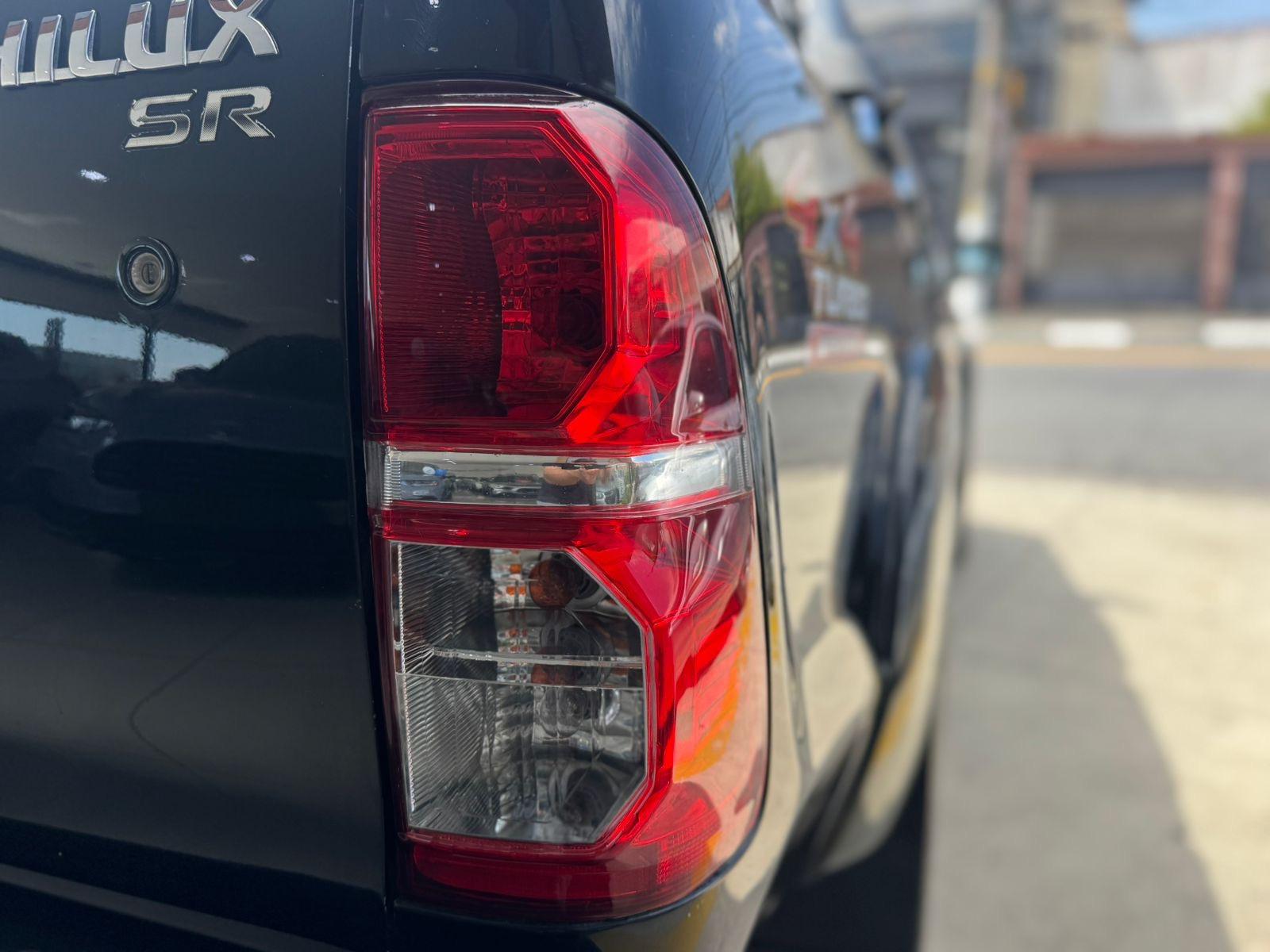 TOYOTA Hilux SW4 - Foto